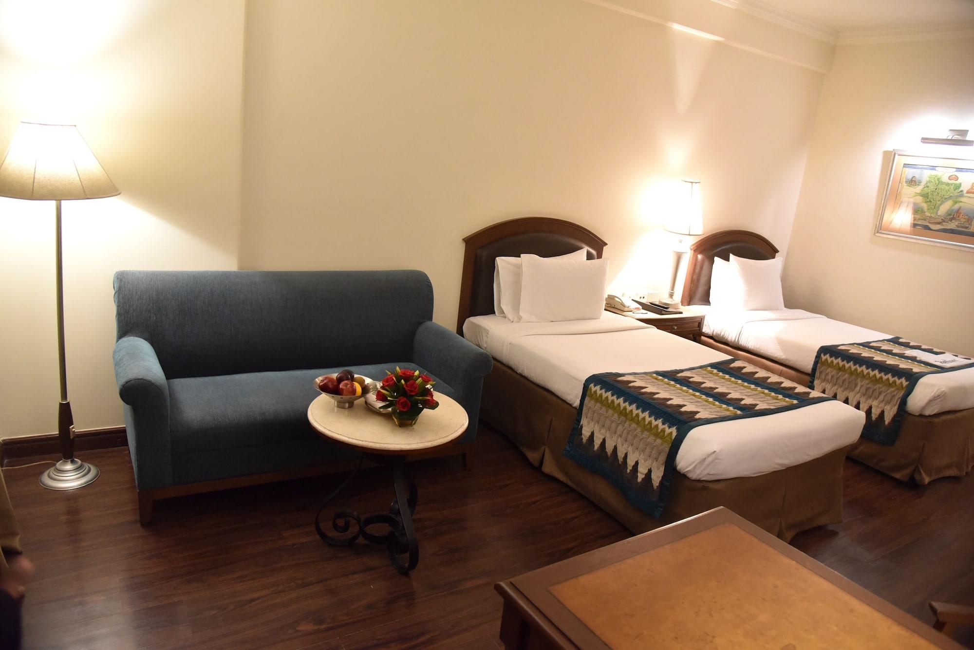Radisson Hotel Varanasi Bagian luar foto