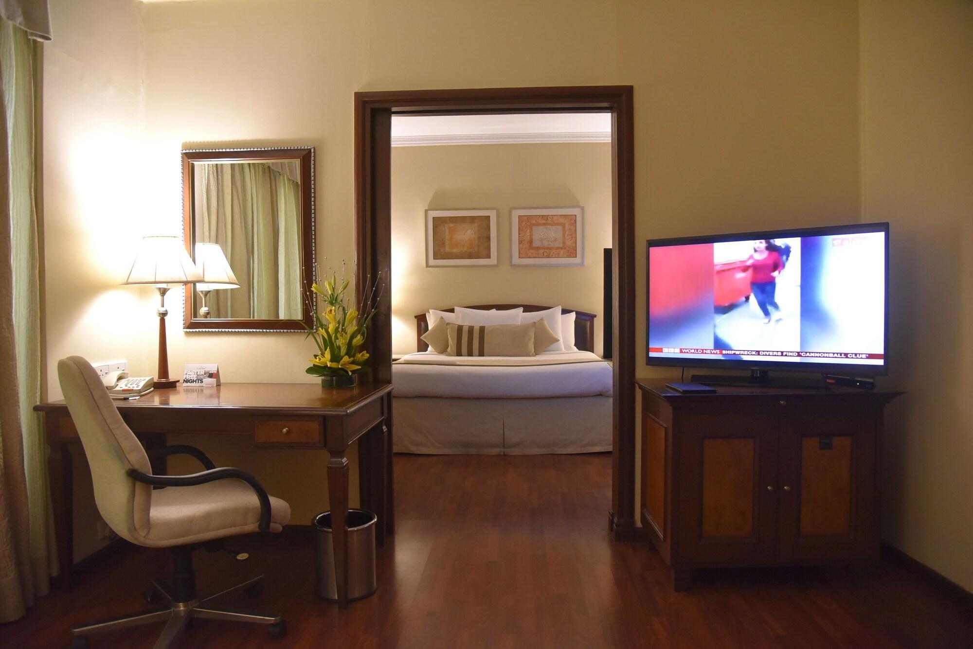 Radisson Hotel Varanasi Bagian luar foto