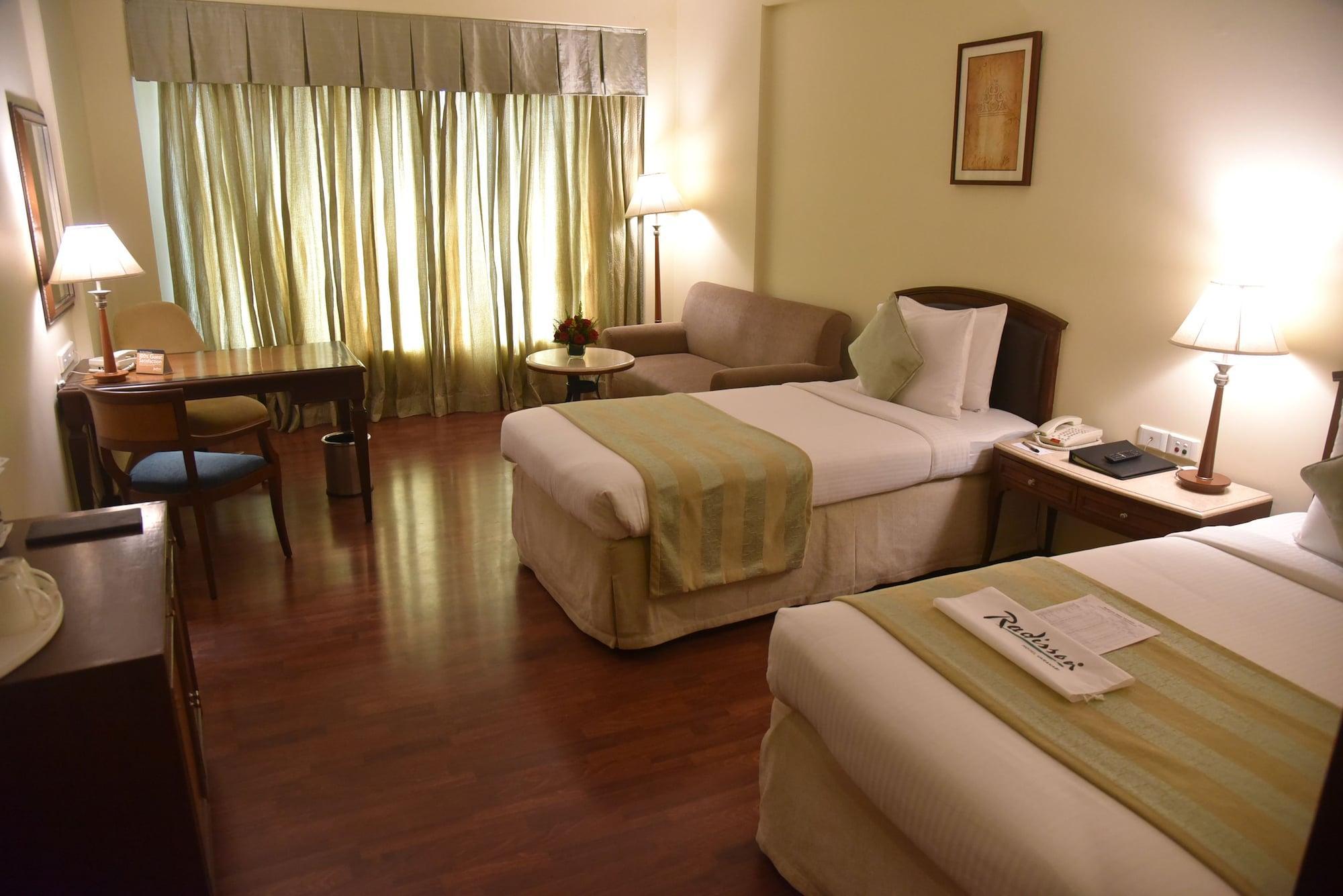 Radisson Hotel Varanasi Bagian luar foto