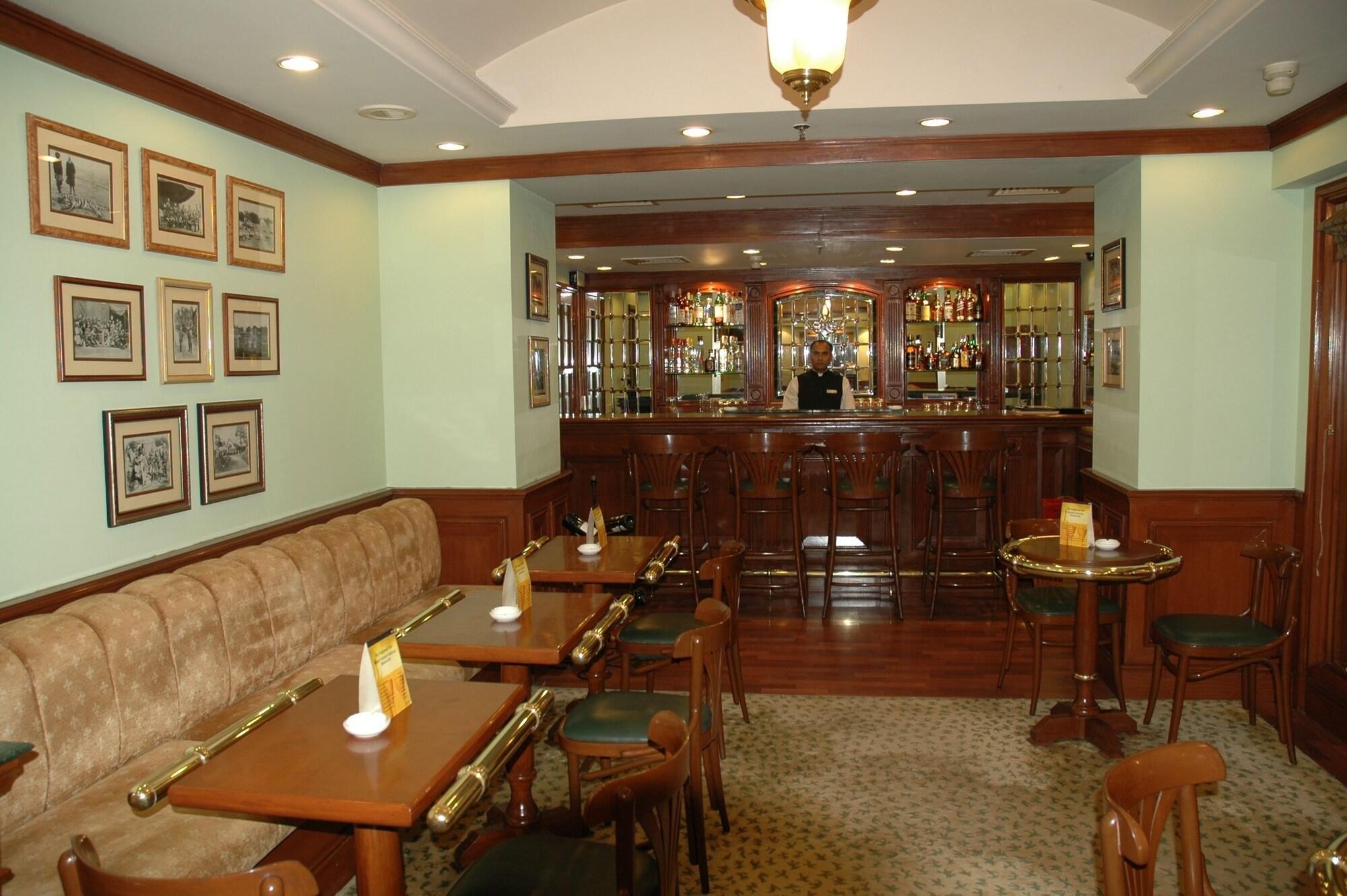 Radisson Hotel Varanasi Bagian luar foto