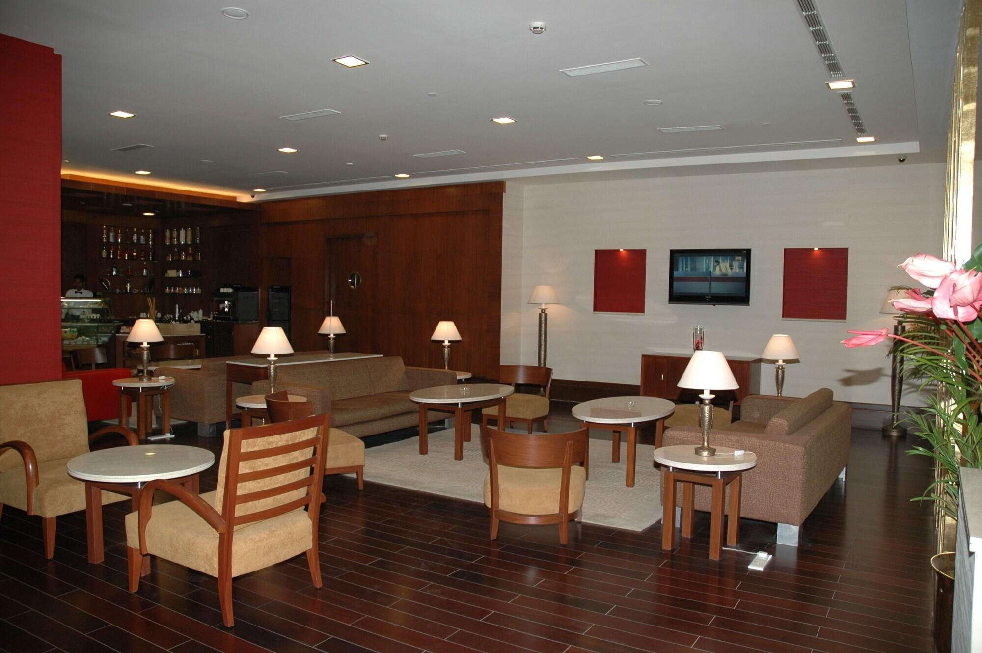 Radisson Hotel Varanasi Bagian luar foto