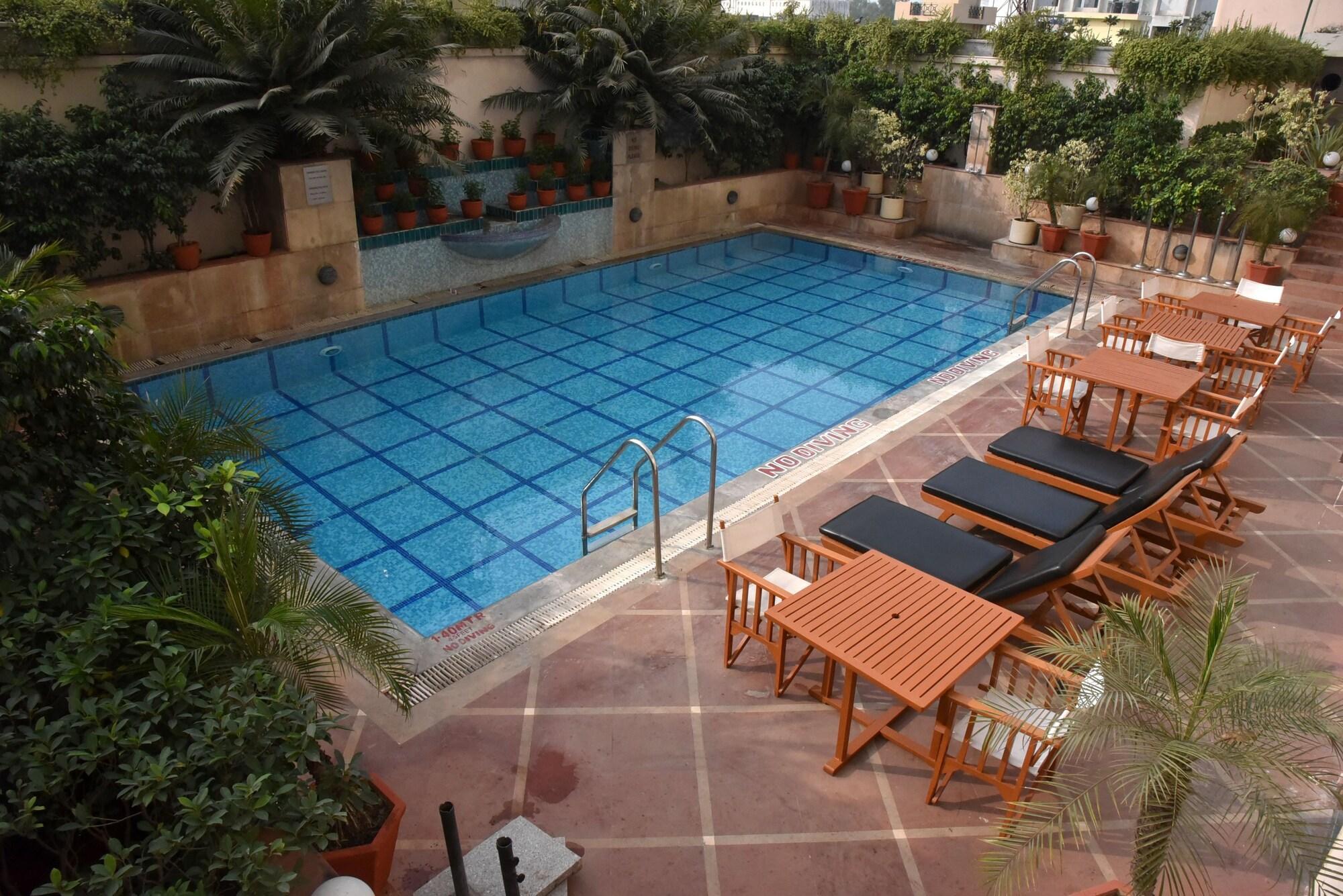 Radisson Hotel Varanasi Bagian luar foto