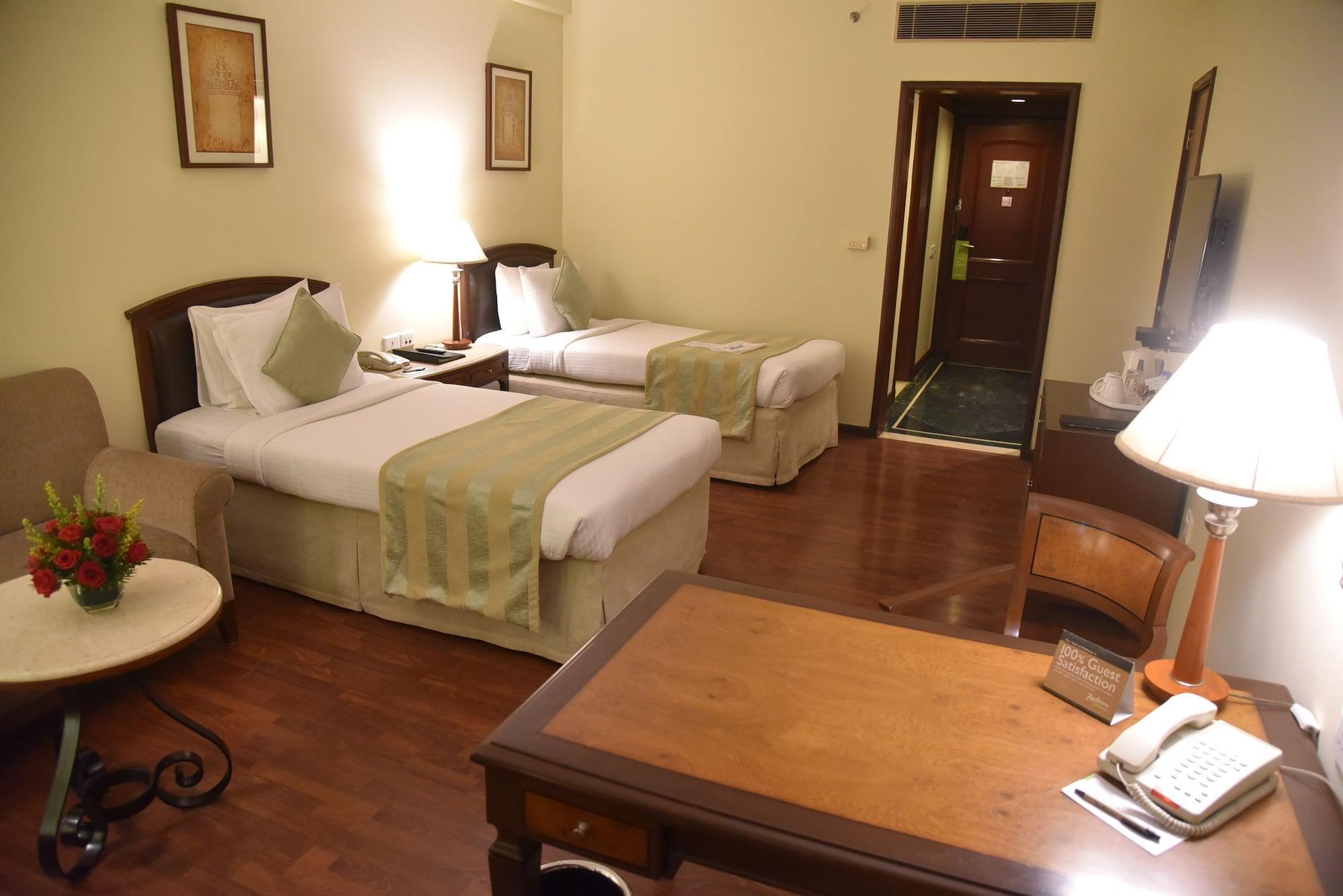 Radisson Hotel Varanasi Bagian luar foto
