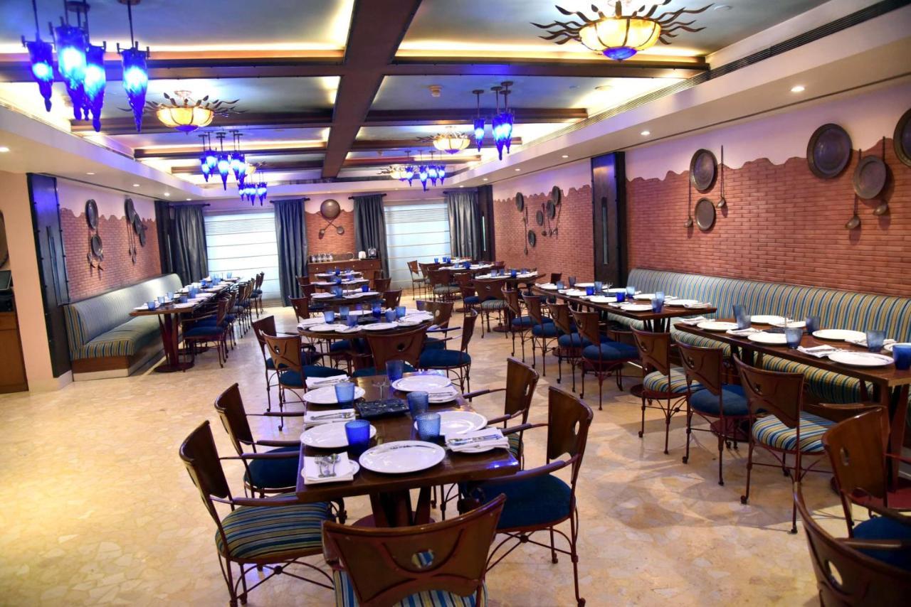 Radisson Hotel Varanasi Bagian luar foto