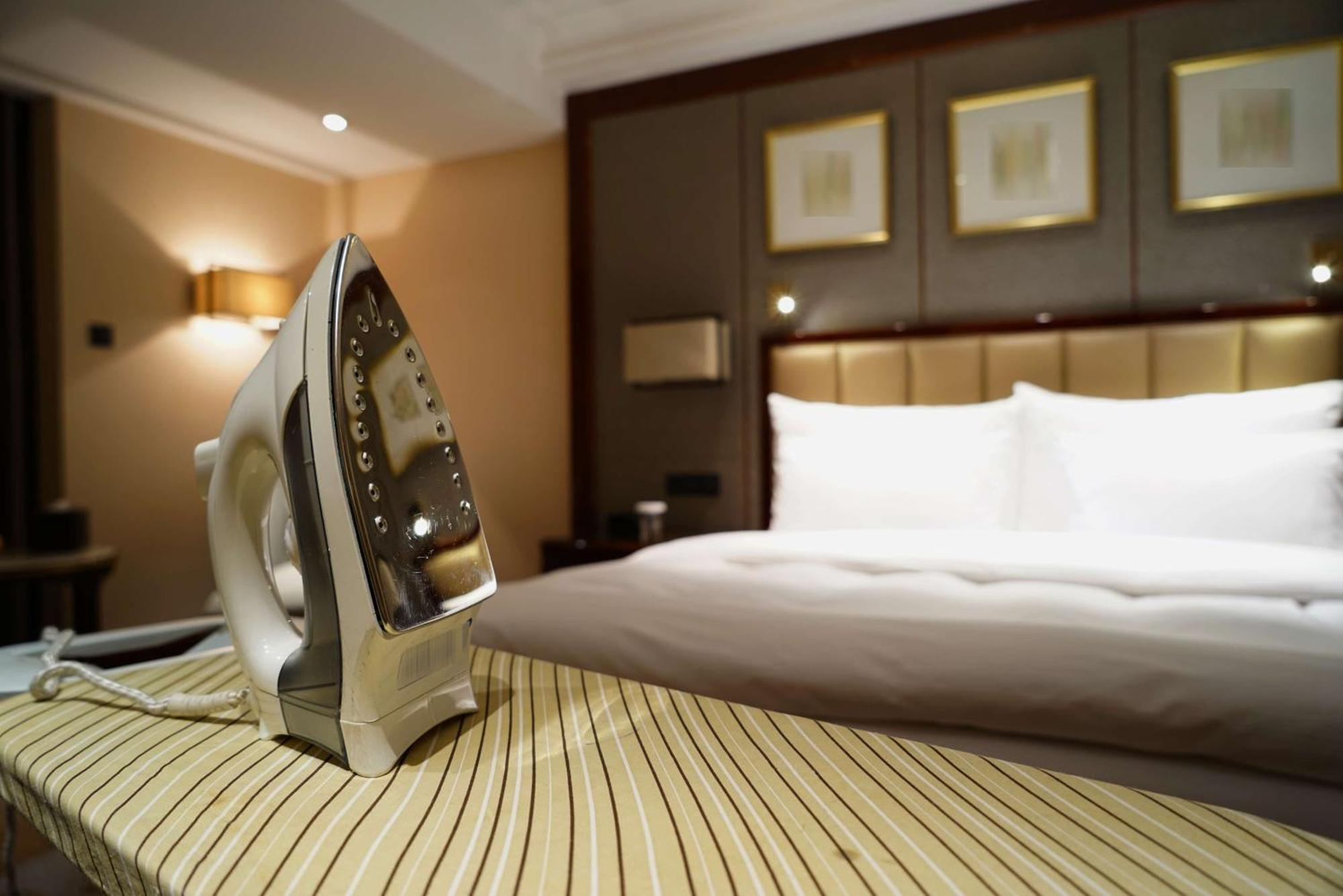 Radisson Hotel Varanasi Bagian luar foto