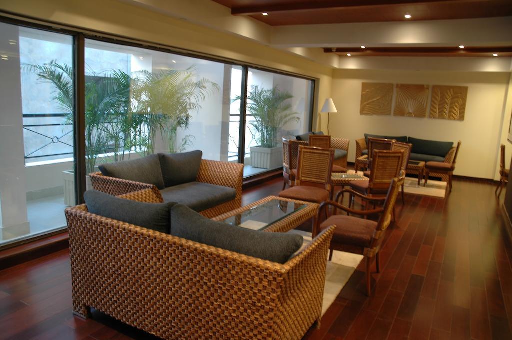 Radisson Hotel Varanasi Bagian luar foto